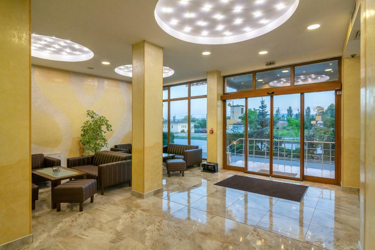 Adamo Hotel ヴァルナ エクステリア 写真