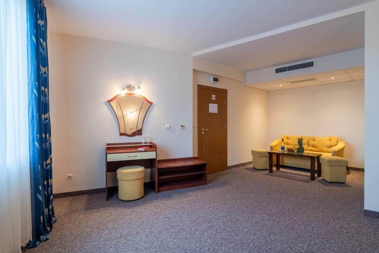 Adamo Hotel ヴァルナ エクステリア 写真