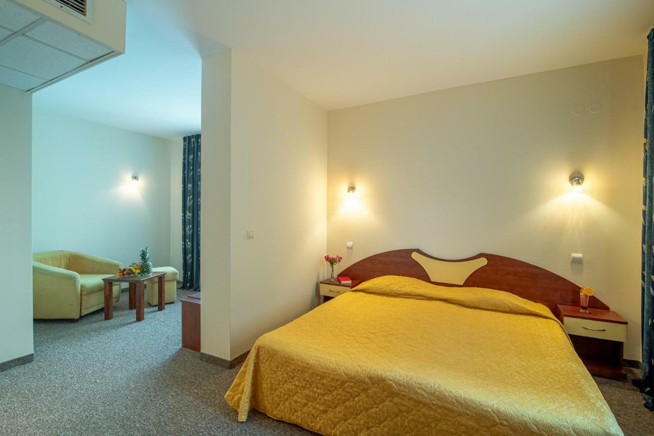 Adamo Hotel ヴァルナ エクステリア 写真