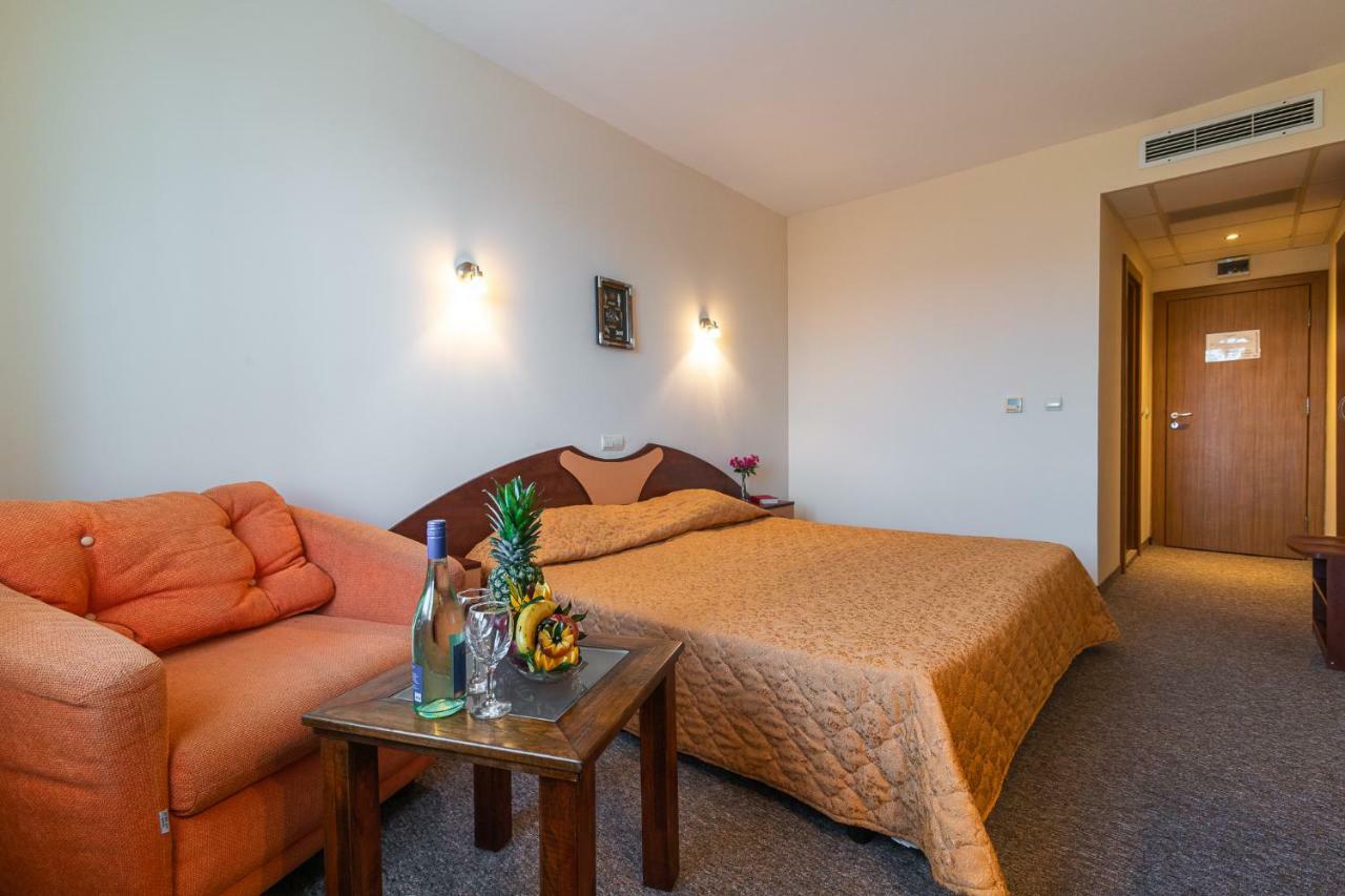 Adamo Hotel ヴァルナ エクステリア 写真
