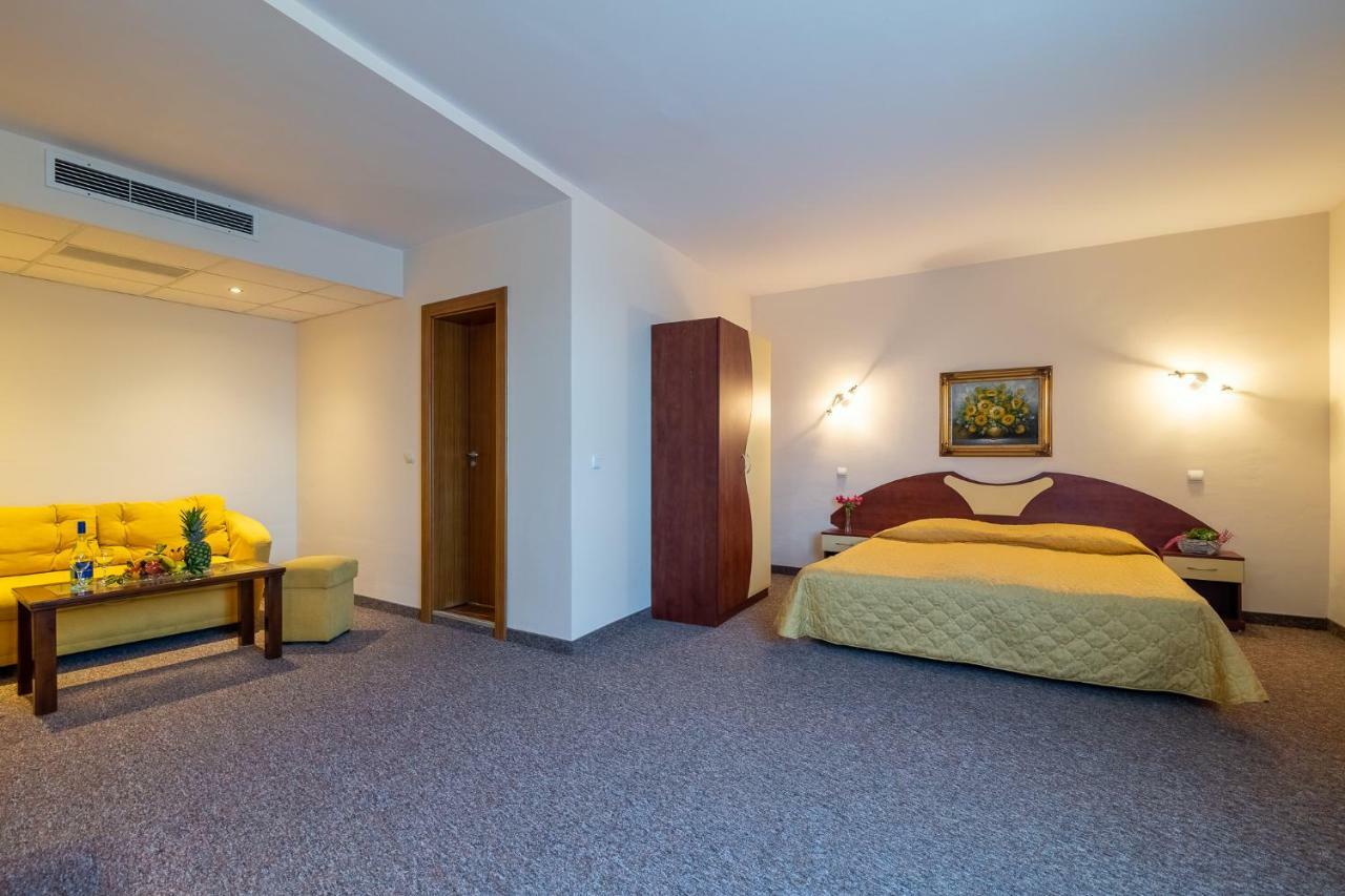 Adamo Hotel ヴァルナ エクステリア 写真